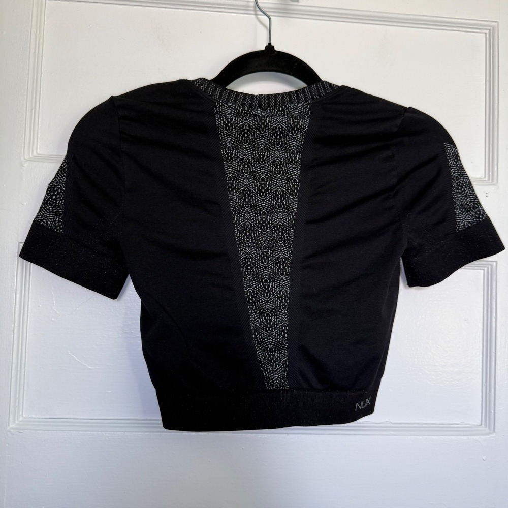 NUX Women Black Jacquard Seamless Crop Top Short Sleeve Activewear Shirt Medium - Picture 5 of 8